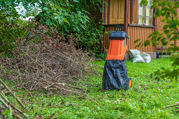 4 avantages du broyage de déchets verts à domicile 